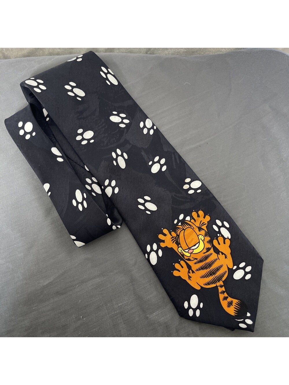 Vintage Paws Addiction Black Men’s Tie Featuring Garfield The Cat